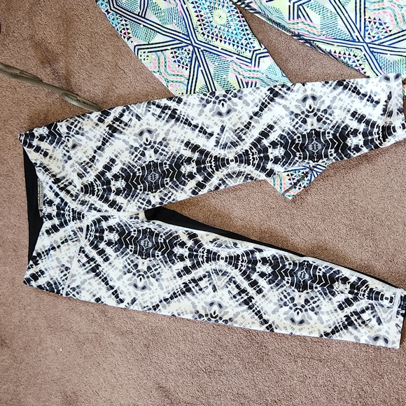 Pink by Victoria Secret capris - Picture 2 of 12